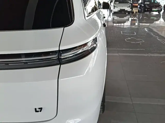 Li Auto L7 — Фото автомобиля 7