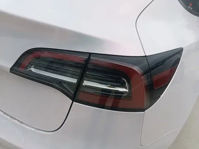 Tesla Model 3 — Фото автомобиля 7