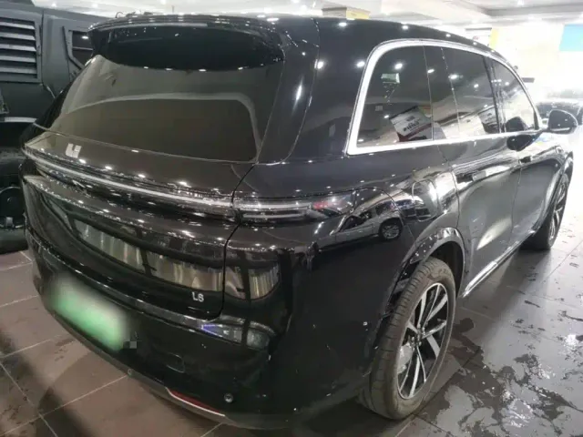 Li Auto L8 — Фото автомобиля 4