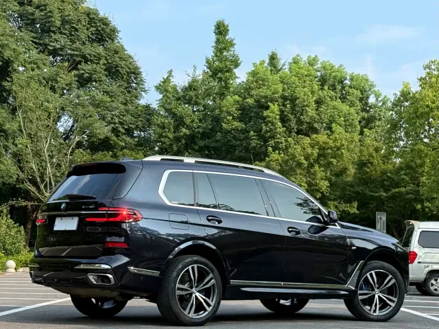 BMW X7 — Фото автомобиля 4