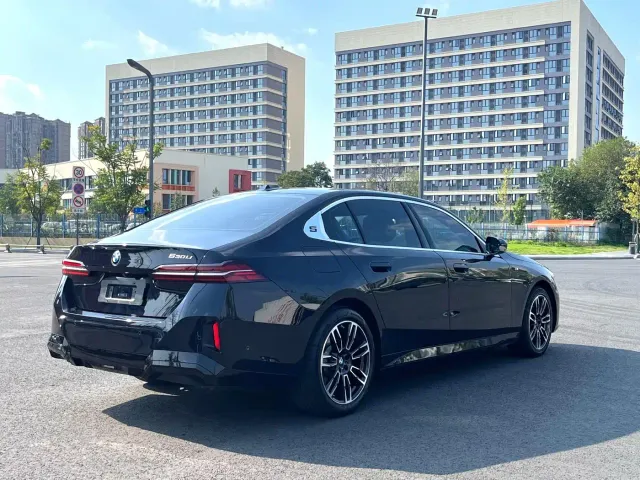 BMW 5 Series — Фото автомобиля 12
