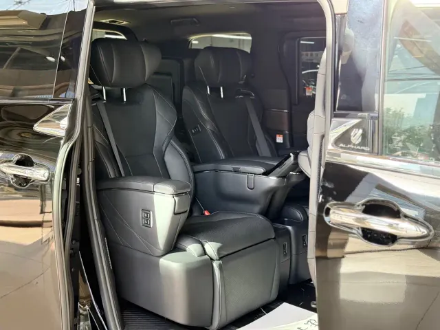 Toyota Alphard — Фото автомобиля 13
