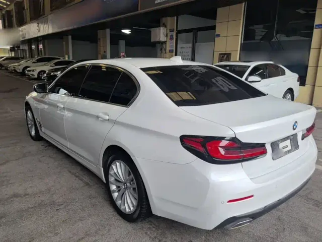 BMW 5 Series — Фото автомобиля 4