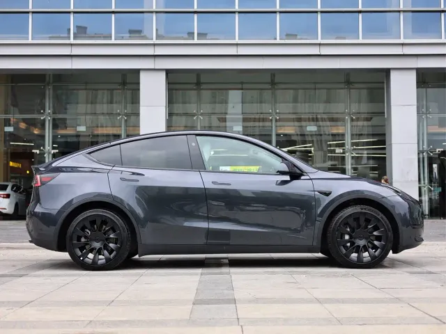 Tesla Model Y — Фото автомобиля 7