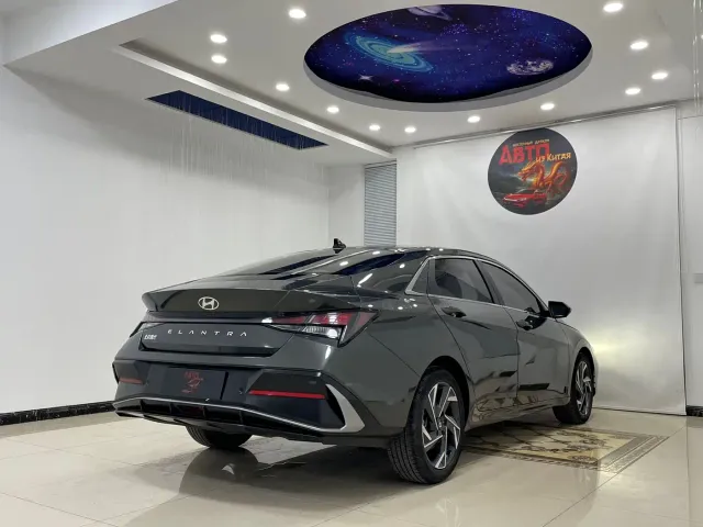 Hyundai Elantra — Фото автомобиля 18