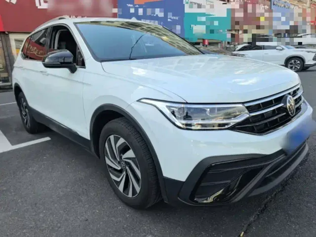 Volkswagen Tiguan L — Фото автомобиля 3
