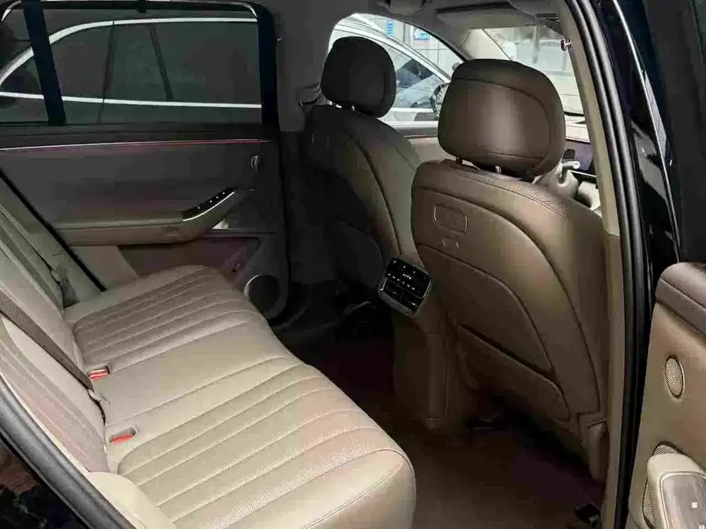 AITO Wenjie AITO M7 2026 Extended Range Ultra AWD 5-Seater — Фото автомобиля 6