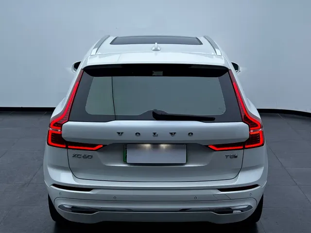 Volvo XC60 — Фото автомобиля 9