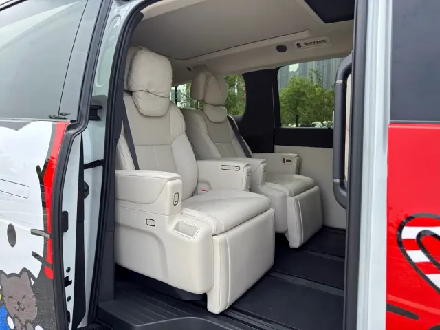 Li Auto MEGA — Фото автомобиля 18