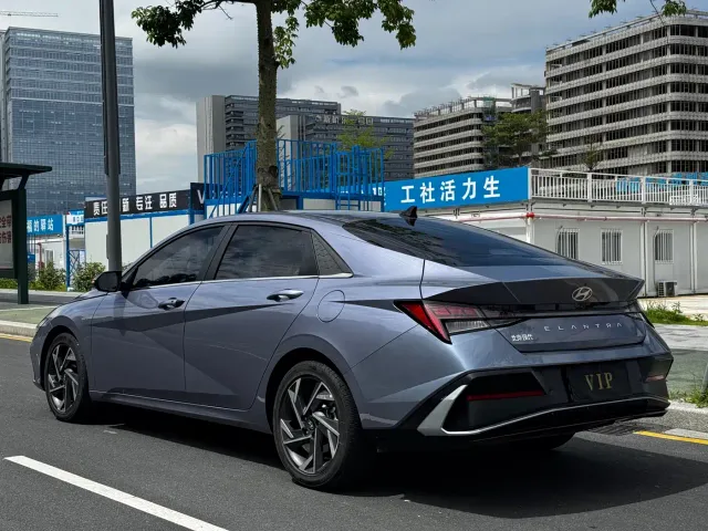 Hyundai Elantra — Фото автомобиля 13