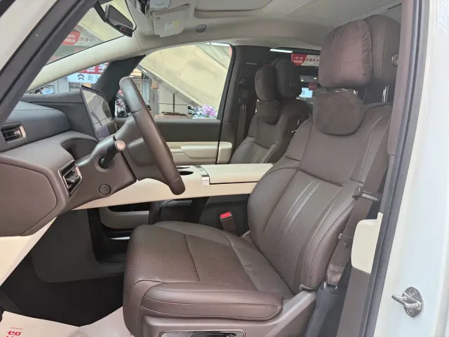 Li Auto MEGA — Фото автомобиля 15