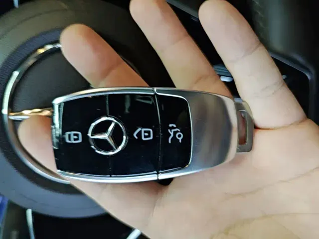 Mercedes-Benz E-Class — Фото автомобиля 8