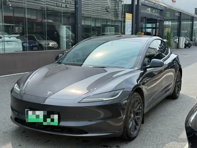 Фотография автомобиля — Tesla Model 3