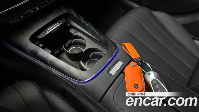 Mercedes-Benz E-Class — Фото автомобиля 20