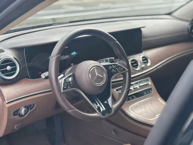 Mercedes-Benz E-Class — Фото автомобиля 5