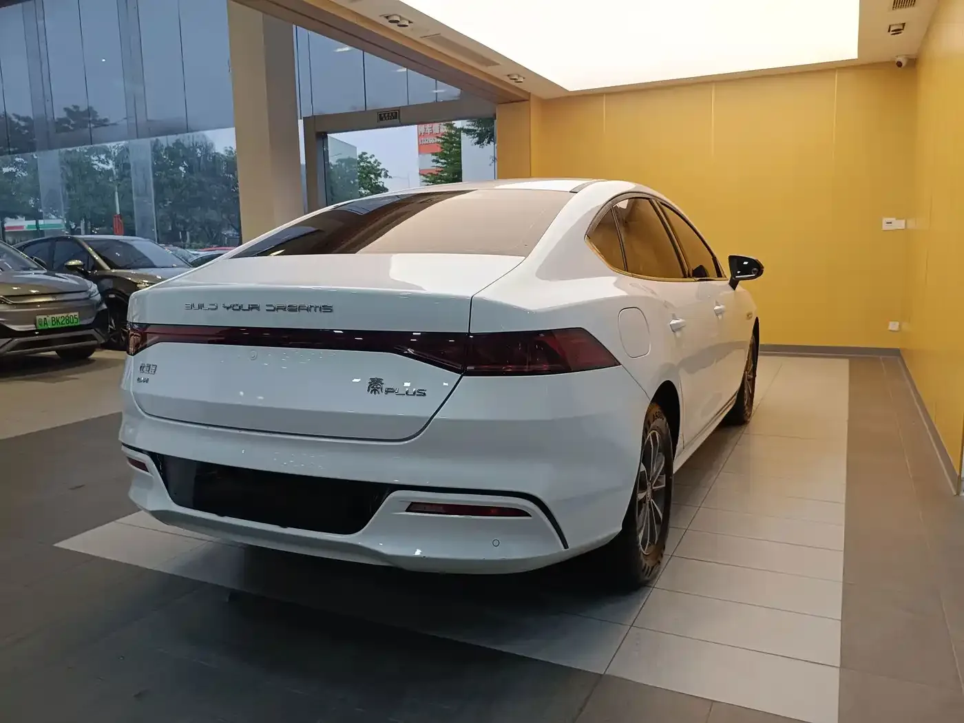 BYD Qin PLUS 2024 Glory Edition DM-i 55KM Leading — Фото автомобиля 29