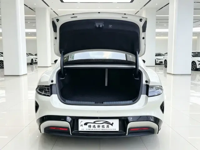 Xiaomi SU7 — Фото автомобиля 24