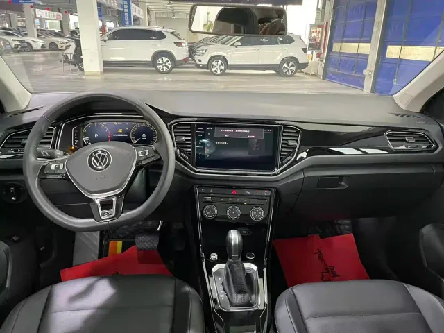 Volkswagen T-Roc — Фото автомобиля 6