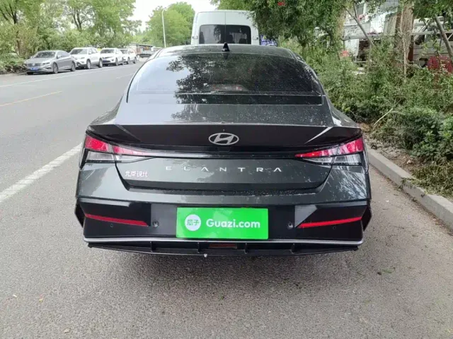 Hyundai Elantra — Фото автомобиля 5