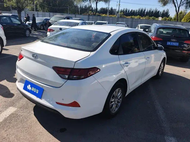 Hyundai Elantra — Фото автомобиля 3
