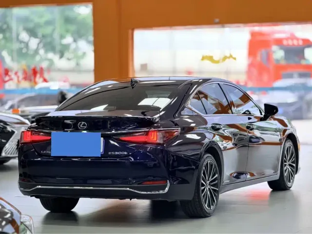 Lexus ES — Фото автомобиля 9