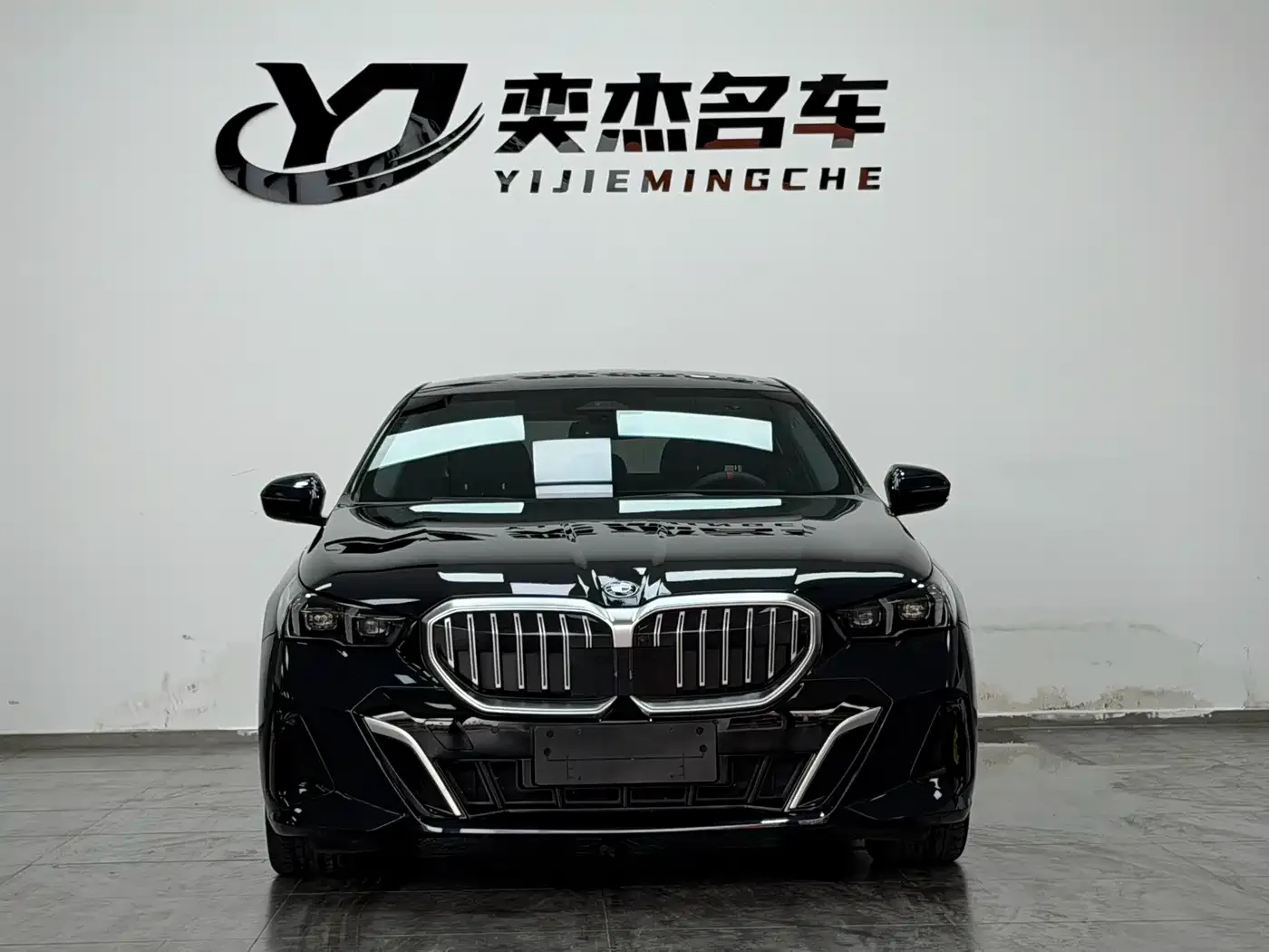BMW BMW 5 Series 2024 530Li Leading M Sport Package — Фото автомобиля 2
