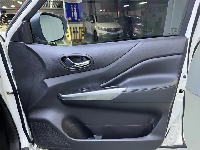 Nissan Terra — Фото автомобиля 13