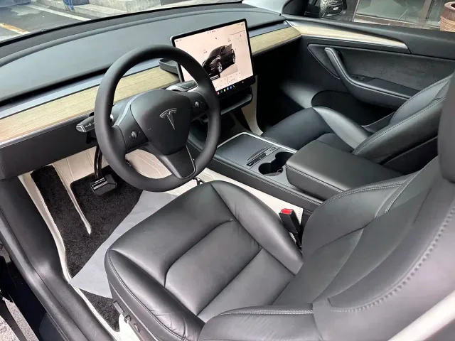Tesla Model Y — Фото автомобиля 9