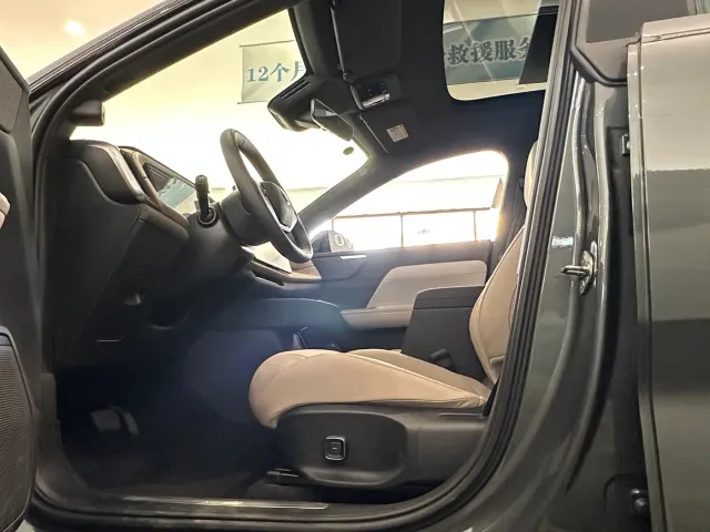 Volvo XC70 Plug-in Hybrid — Фото автомобиля 4