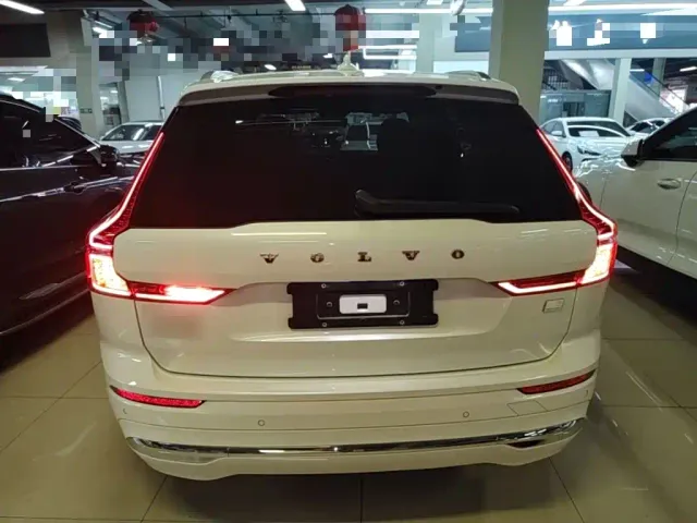 Volvo XC60 — Фото автомобиля 5