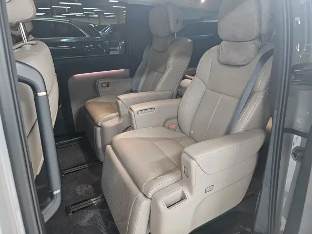 Li Auto MEGA — Фото автомобиля 17