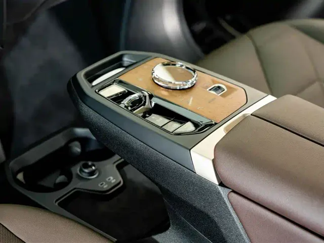 BMW iX — Фото автомобиля 13