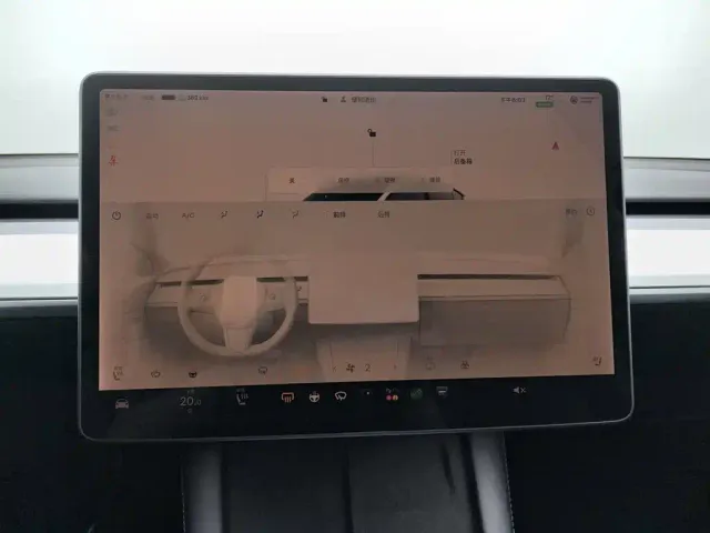 Tesla Model Y — Фото автомобиля 12