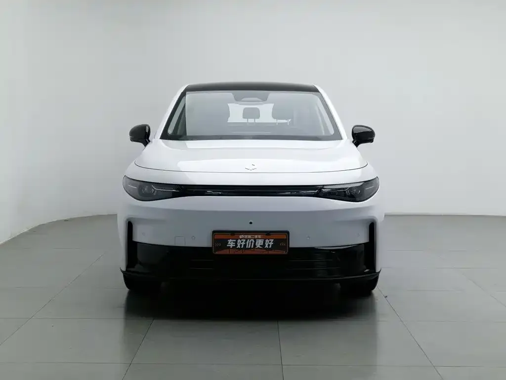 Leapmotor Leapmotor C10 2024 210 Smart Edition — Фото автомобиля 3