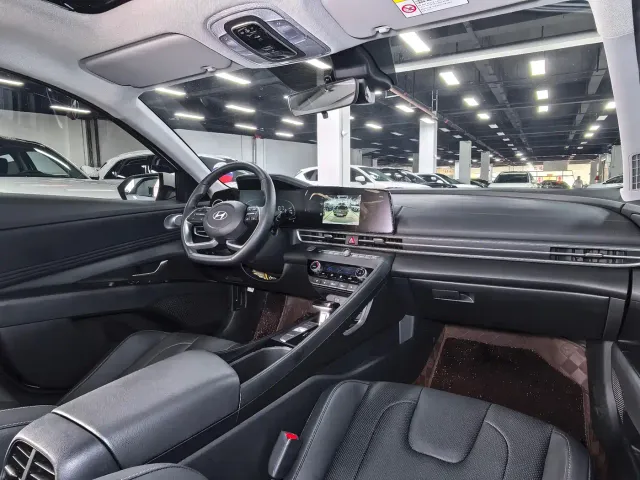 Hyundai Elantra — Фото автомобиля 16