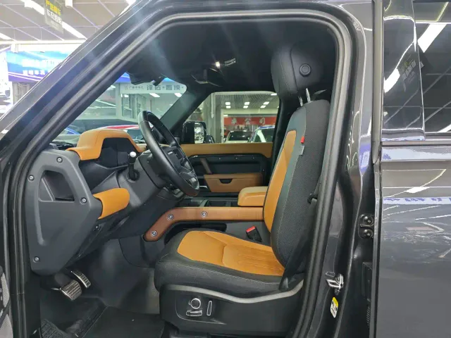 Land Rover Defender — Фото автомобиля 5