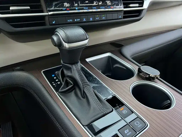 Toyota Granvia — Фото автомобиля 21