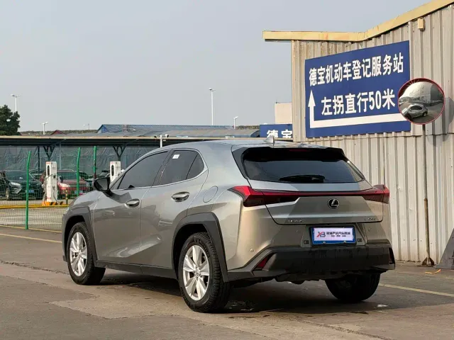 Lexus UX — Фото автомобиля 6