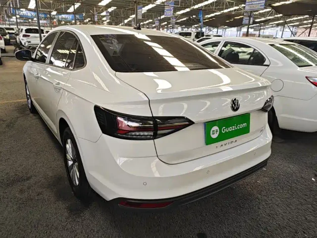 Volkswagen Lavida — Фото автомобиля 4