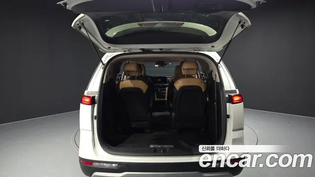 Kia Carnival Generation 4 — Фото автомобиля 20