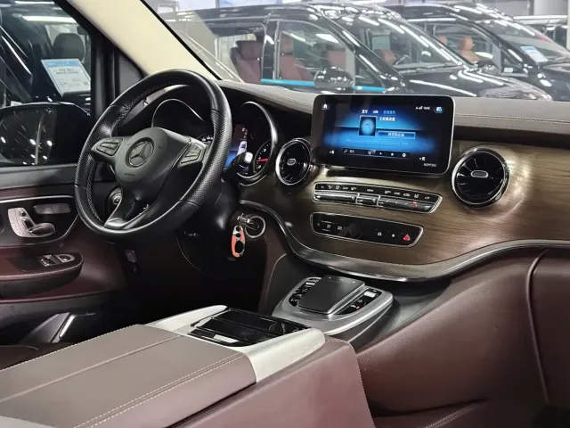 Mercedes-Benz V-Class — Фото автомобиля 12