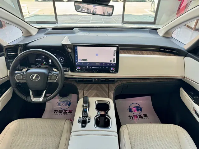 Lexus Lexus LM 2023 500h 6-Seater Prestige Edition — Фото автомобиля 12
