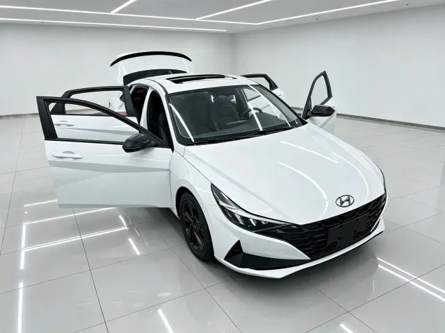 Hyundai Elantra — Фото автомобиля 13