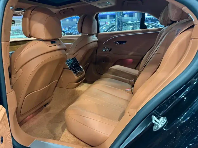 Bentley Flying Spur — Фото автомобиля 6