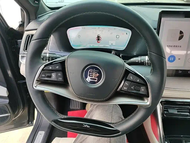 BYD Tang — Фото автомобиля 10