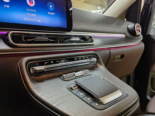 Mercedes-Benz V-Class — Фото автомобиля 25