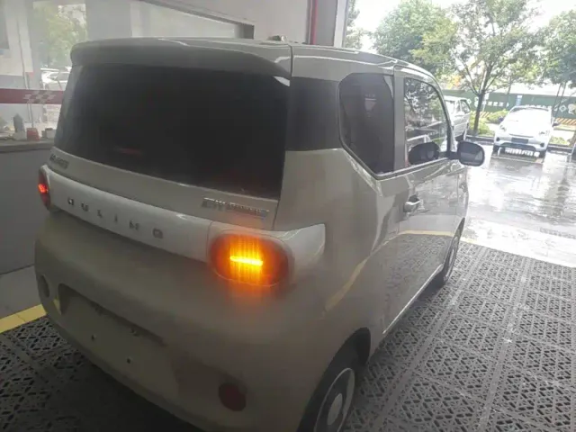 Wuling Hongguang Mini EV — Фото автомобиля 6