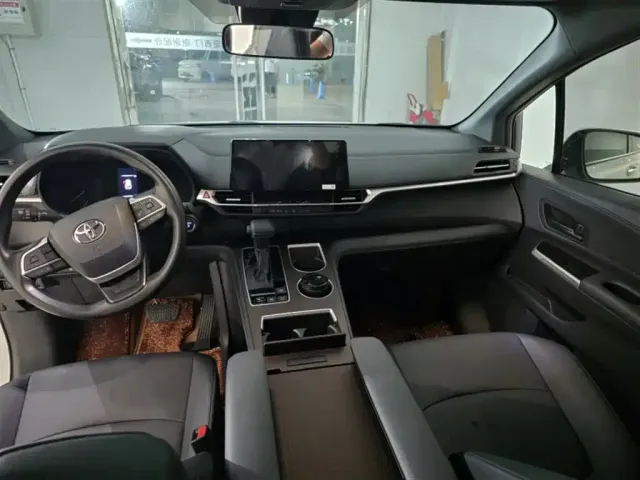 Toyota Granvia 2026 Model 2.5L Hybrid Comfort Edition — Фото автомобиля 7