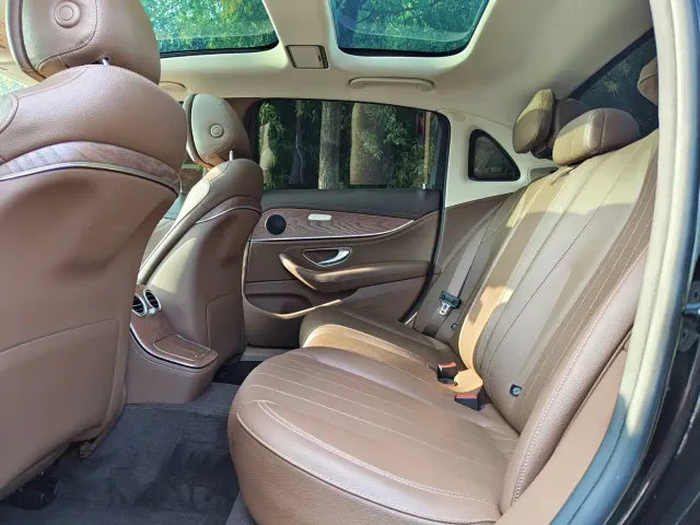 Mercedes-Benz E-Class — Фото автомобиля 23