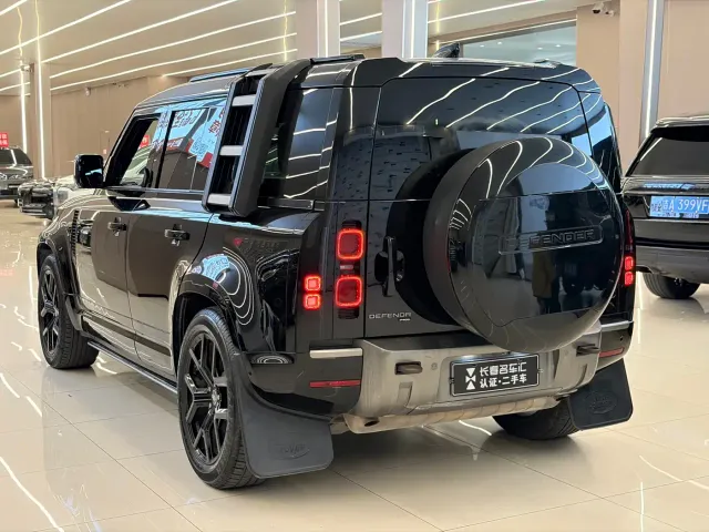 Land Rover Defender — Фото автомобиля 9